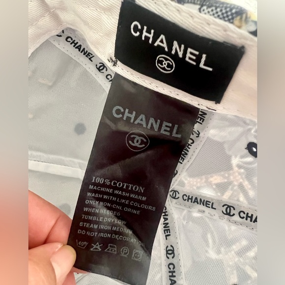 👑✅PRICE FIRM✅Women’s Stylish Black CC Fashion Cap with Gold Tone Charm - Picture 12 of 16